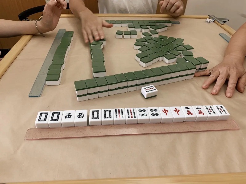 打個牌而已為什麼這麼難？我被最離譜的牌咖氣到想翻桌！