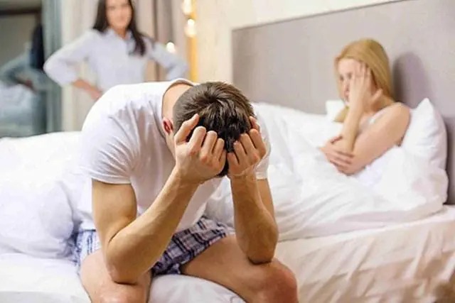 噁心透頂!男友背著我跟前女友勾勾纏還想親下去,出軌的人怎麼不去死一死